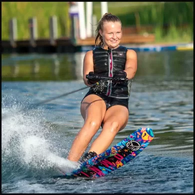 2024-ho-omni-girls-waterski-stance OMNI FUTURE Girls waterski is great behind any watercraft, on any waterway it provides easy deep-water starts, smooth turns and stable wakecrossings